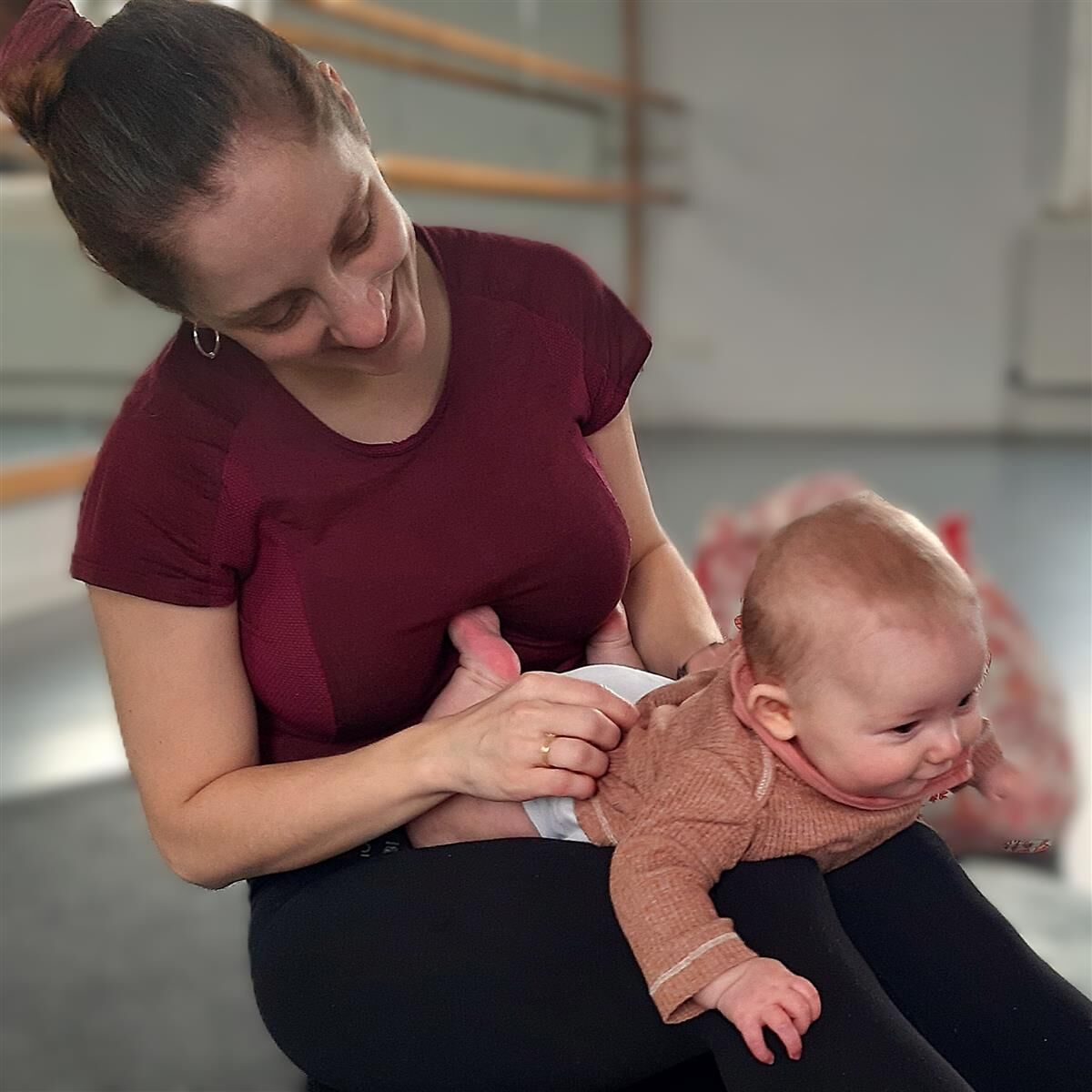 BUS - Postnatale interactieve YOGA met BABY - 11 SEPT 2026 @ NUMINATAL